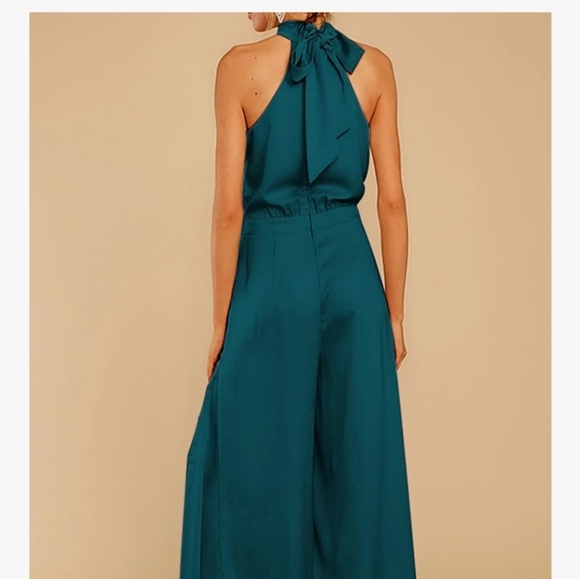 NWT. Stunning halter jumpsuit, sleeveless w/front pockets. Peacock Blue. Size M - Picture 5 of 5